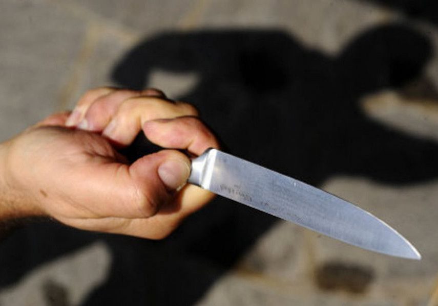 Salerno, 38enne uccide la moglie a coltellate | Dramma anche in provincia di Napoli
