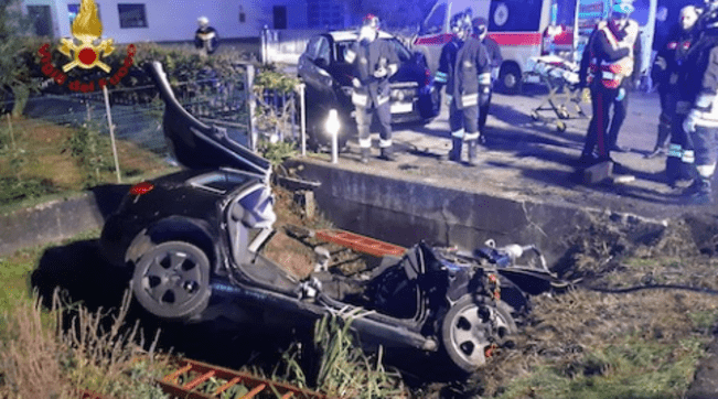 Ormelle (TV) | Incidente stradale auto finisce in un canale: 2 morti