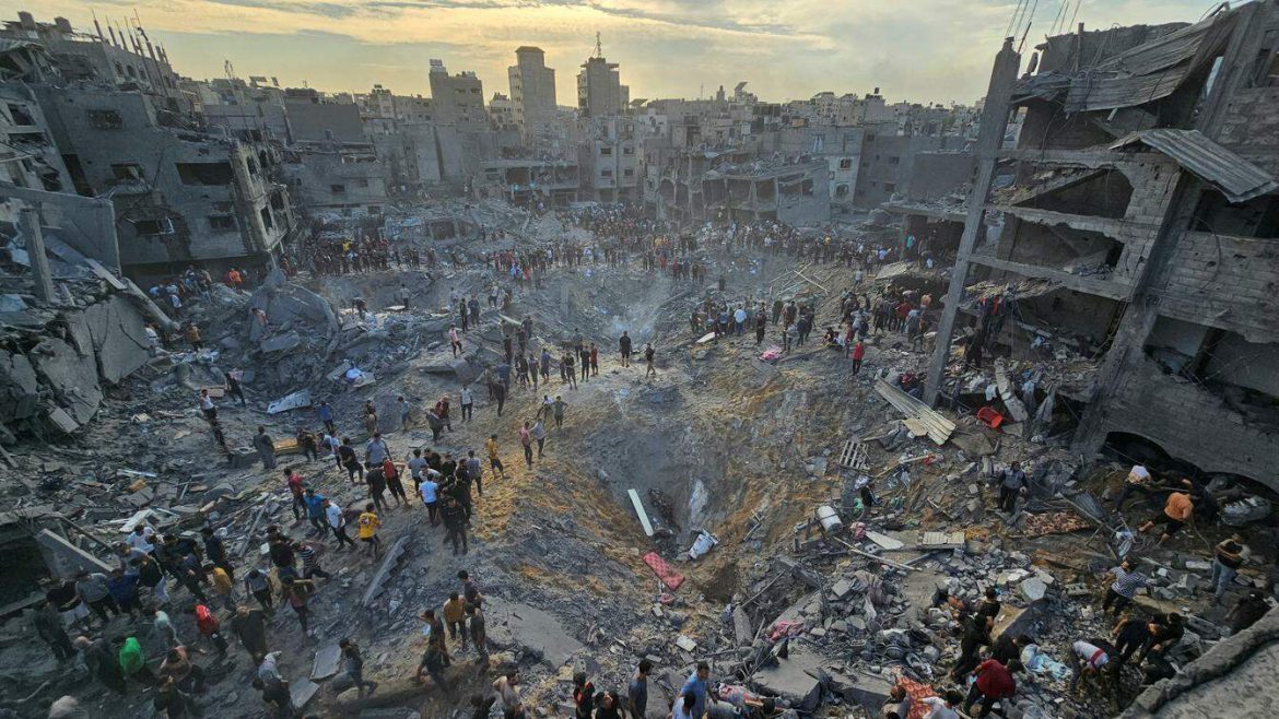 Conflitto Medio Oriente | Bombe sui campi profughi a Gaza, ‘decine di morti’