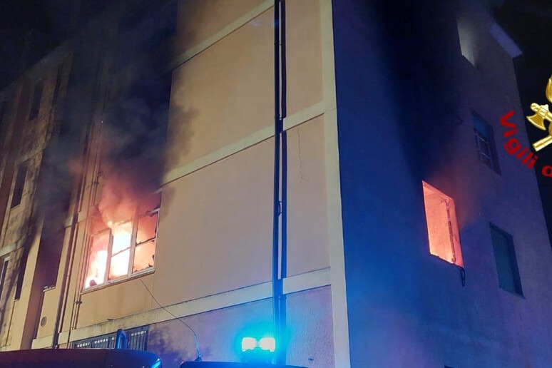 Milano | Incendio in una palazzina, una cinquantina di evacuati