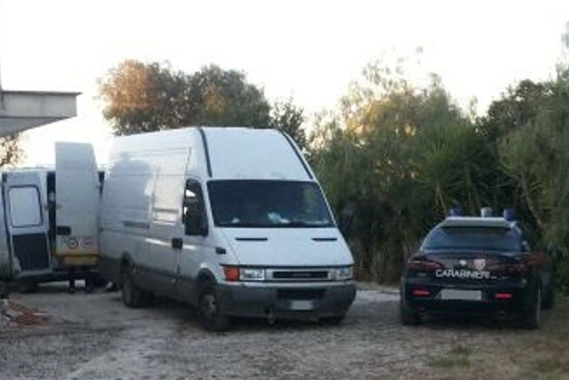 Scalea (CS) | Furgone carico di scarpe rubato in Calabria e ritrovato a Casoria: due arresti