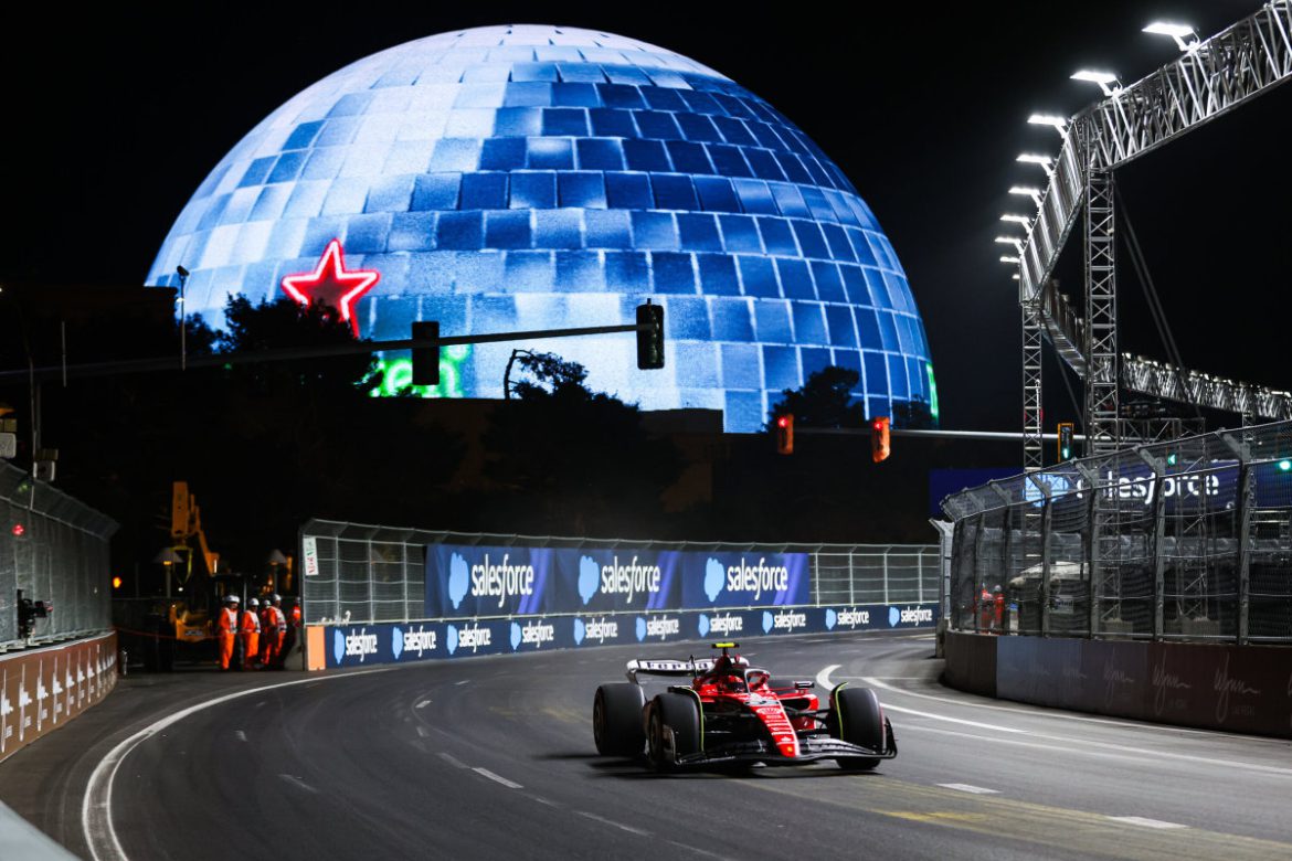 Tombino danneggia la Ferrari di Sainz, FP1 GP Usa sospese