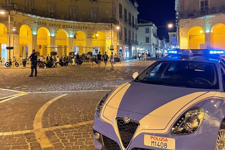 Napoli | Non riesce a truffare 2 anziani e poi li deruba di 96mila euro: arrestato 18enne