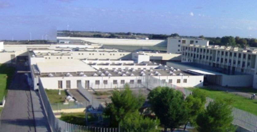 Lecce | Lite tra detenuti, agente penitenziario colpito da un pugno