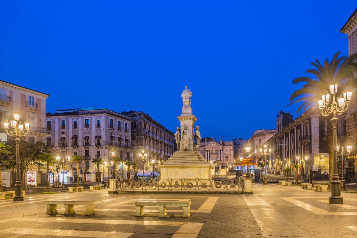 Catania | Marocchino molesta 14enne in piazza Stesicoro: arrestato