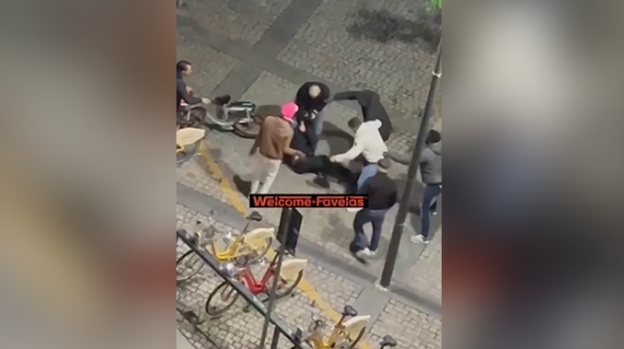 Milano | Giovane ccerchiato, pestato violentemente e rapinato in centro