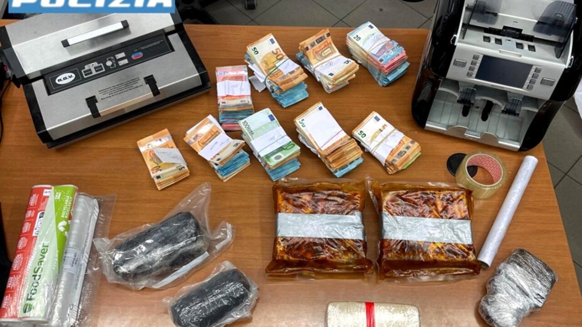 Milano | Soppressata Calabrese usato come involucro per i panetti di droga: due arresti