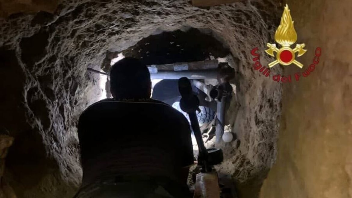 Roma | Banda del tunnel “stanata” dopo un anno e mezzo: 5 arresti (1 incastrato per 8 ore nel buco)