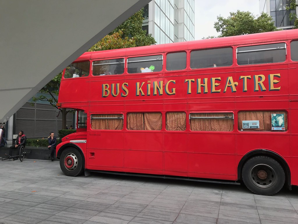 Milano | Bus King Theatre: anche in Italia arrivano i teatri mobili, Grand Cabaret il 6 maggio