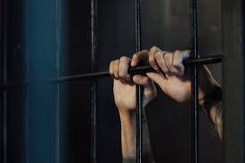 Ivrea (TO) | Detenuti in carcere prima appiccano incendio e poi si affrontano usando delle lamette