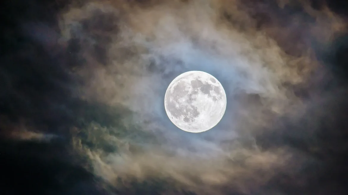 Scienza | La luna ha subito fenomeno “rovesciamento” 4 miliardi di anni fa