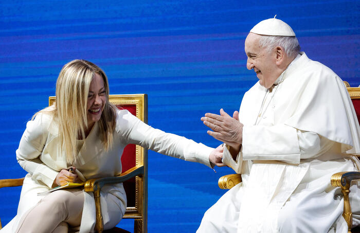Papa Francesco sarà al G7 per sessione sull’Intelligenza Artificiale: annuncio di Giorgia Meloni