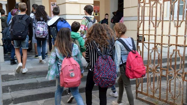 Pescara | Sesso tra docente e alunna: “La prof mi chiese di cancellare le chat”
