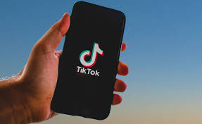 Tik Tok sospende l’app LITE