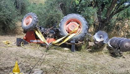 Cassano (CS) | Schiacciato sotto il suo trattore: 87enne muore sul colpo