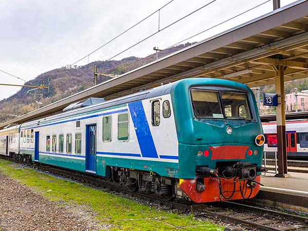 Milano | Treni: 300 passeggeri evacuati da un treno per guasto sulla linea