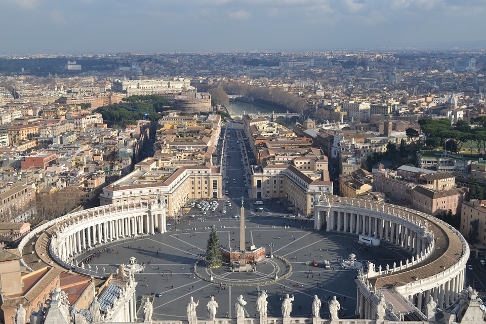 Città del Vaticano | Santa Sede: “Maternità surrogata diventi delitto universale”