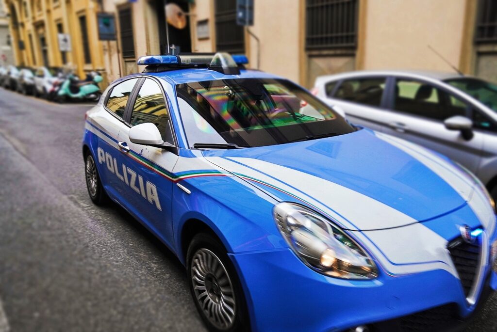 Catania | Sorpreso in via Vittorio Emanuele II con kit per furti d’auto, denunciato 26enne