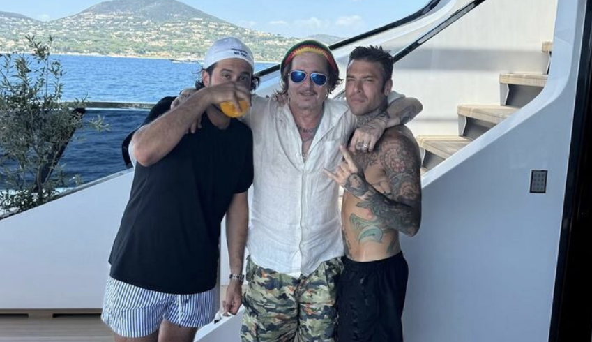 Fedez e Johnny Depp: incontri inaspettati durante le vacanze super lusso in Costa Azzurra